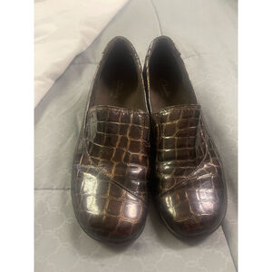 Women's Clarks Slip-On Loafers Brown